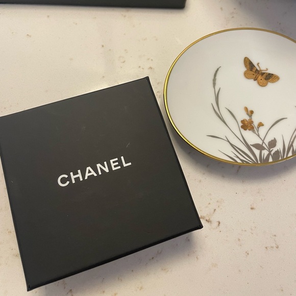 CHANEL TIMELESS ENAMEL CC CAMELLIA BROOCH - Picture 13 of 14